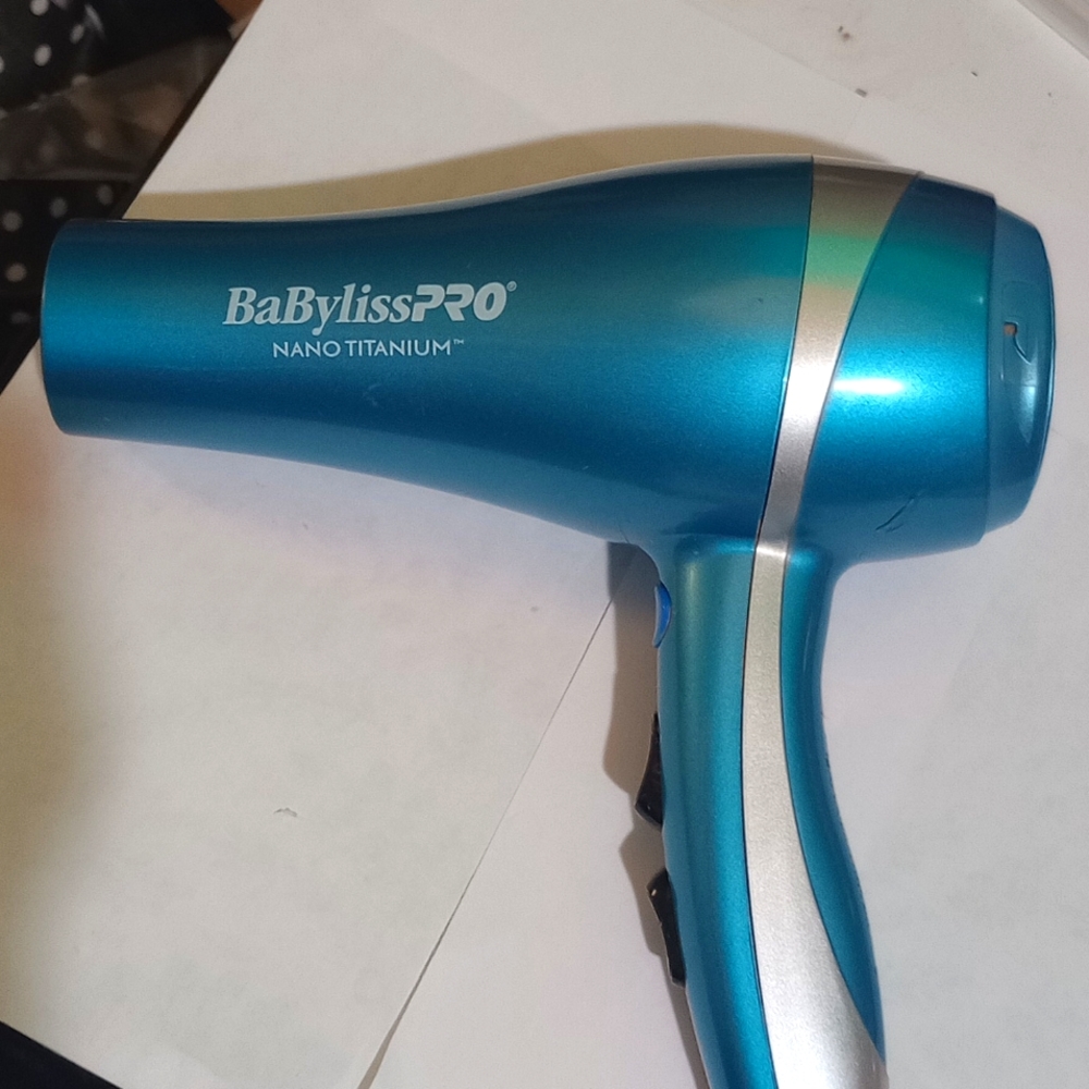 Blow dryer